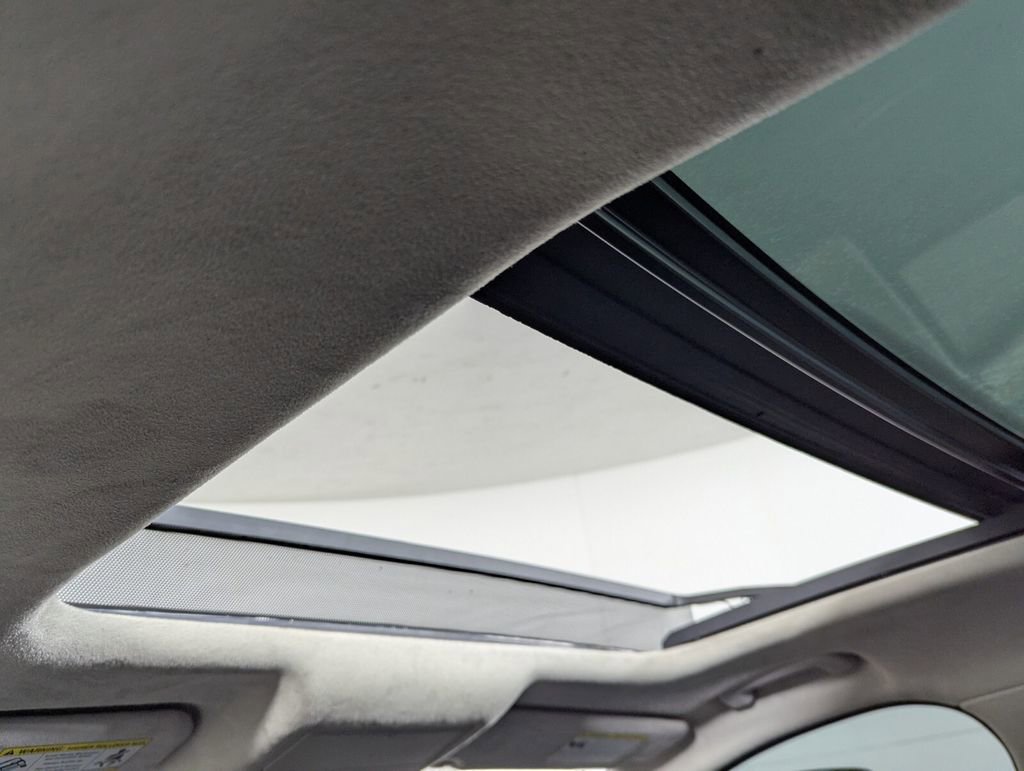 Used 2020 Jaguar F-PACE Premium image 25