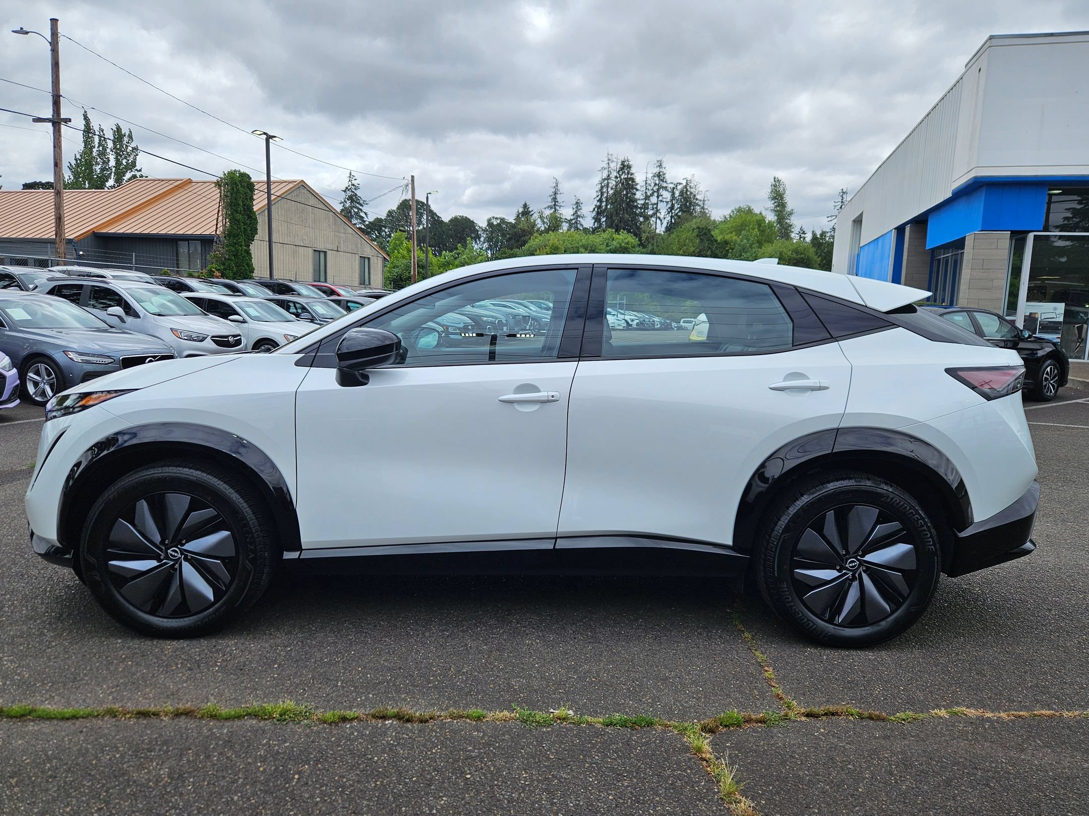 Used 2023 Nissan Ariya AWD image 2