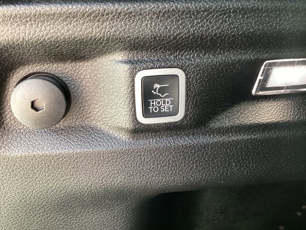 Used 2025 Jeep Grand Cherokee L Altitude image 15