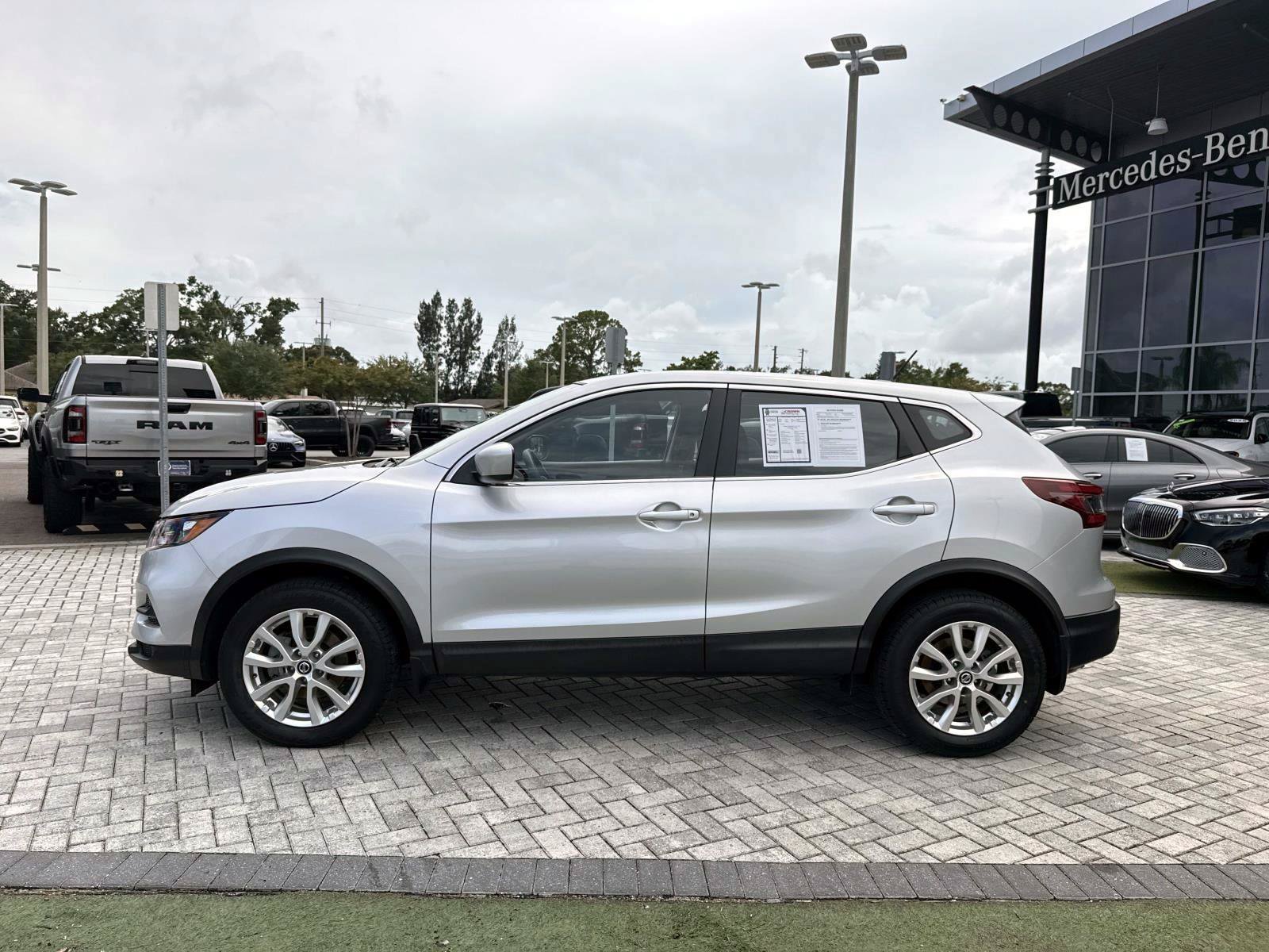 Used 2022 Nissan Rogue Sport S FWD image 3