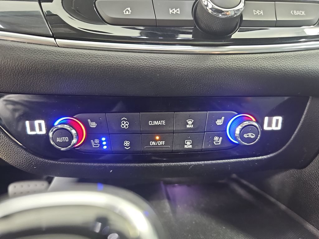 Used 2020 Buick Enclave Premium w/ Sun and Sites Package AWD/4WD image 29