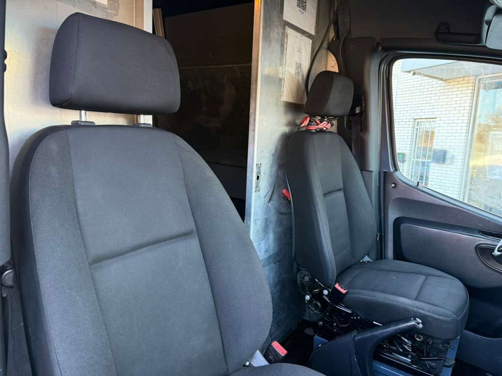 Used 2019 Mercedes-Benz Sprinter 144 image 31