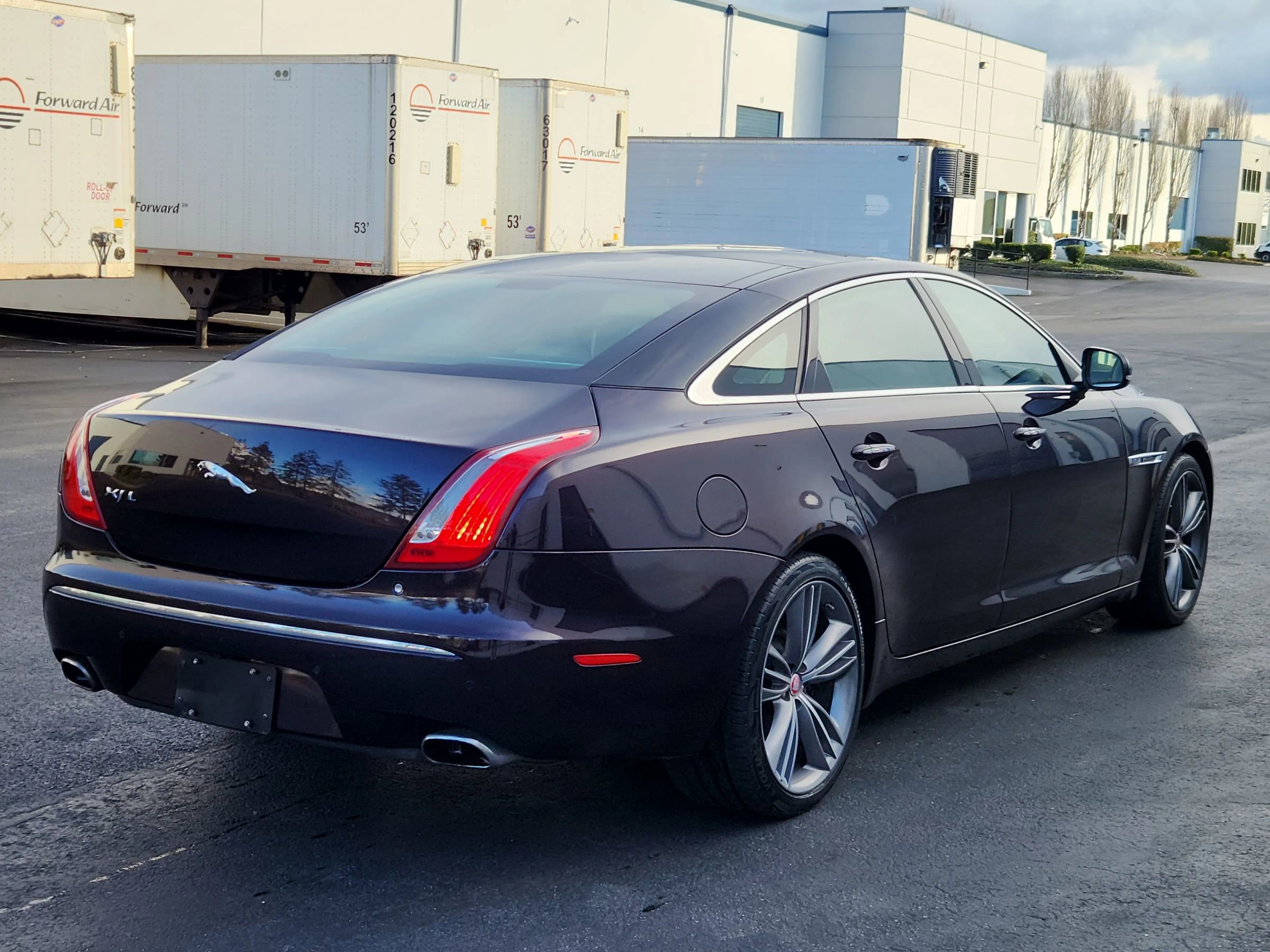 Used 2011 Jaguar XJ L Supersport RWD image 4