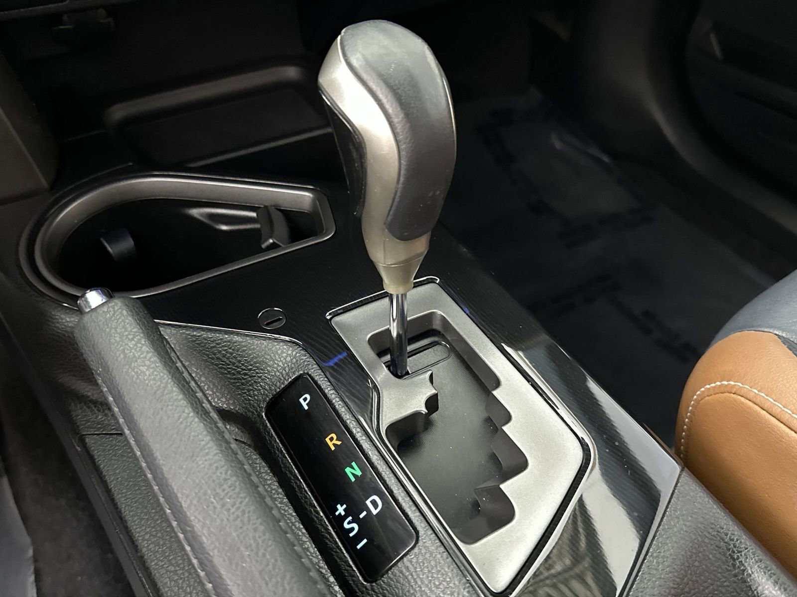 Used 2017 Toyota RAV4 SE image 24