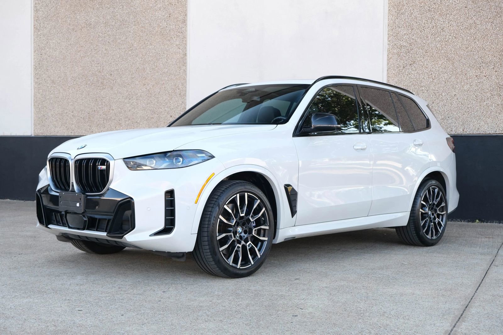 Used 2024 BMW X5 M60i w/ Executive Package image 5