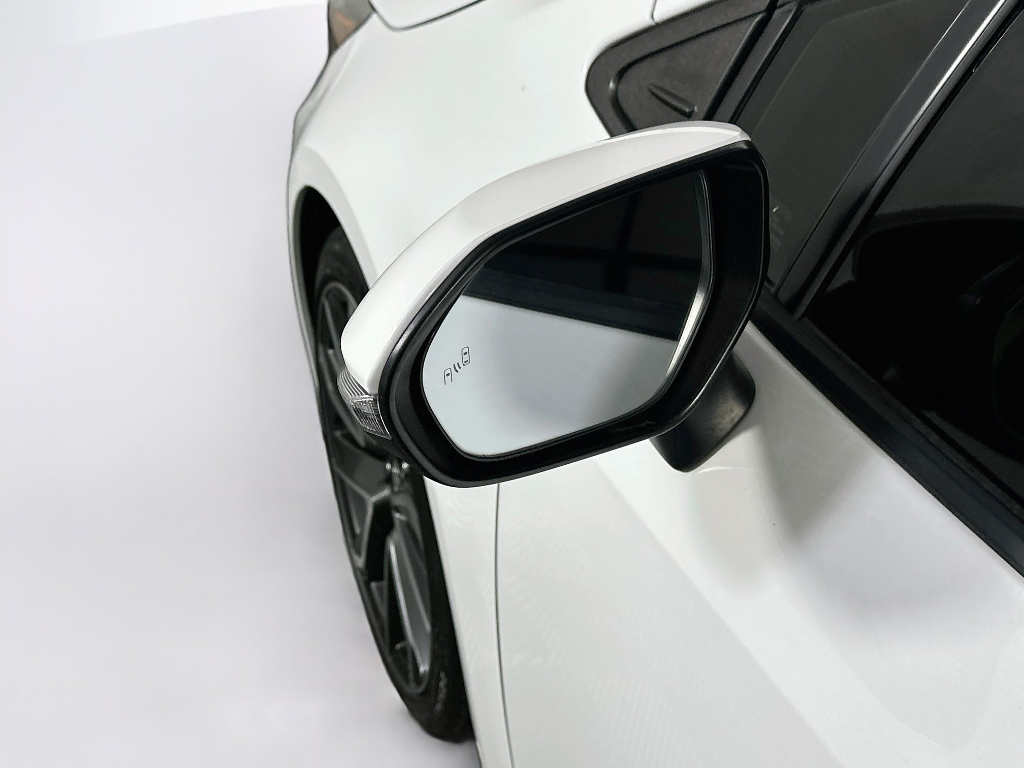 Used 2020 Toyota Corolla SE w/ SE Premium Package FWD image 16