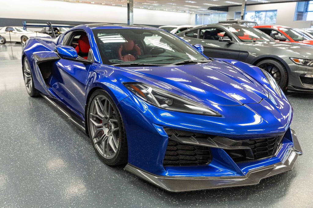 Used 2025 Chevrolet Corvette Z06 RWD image 4