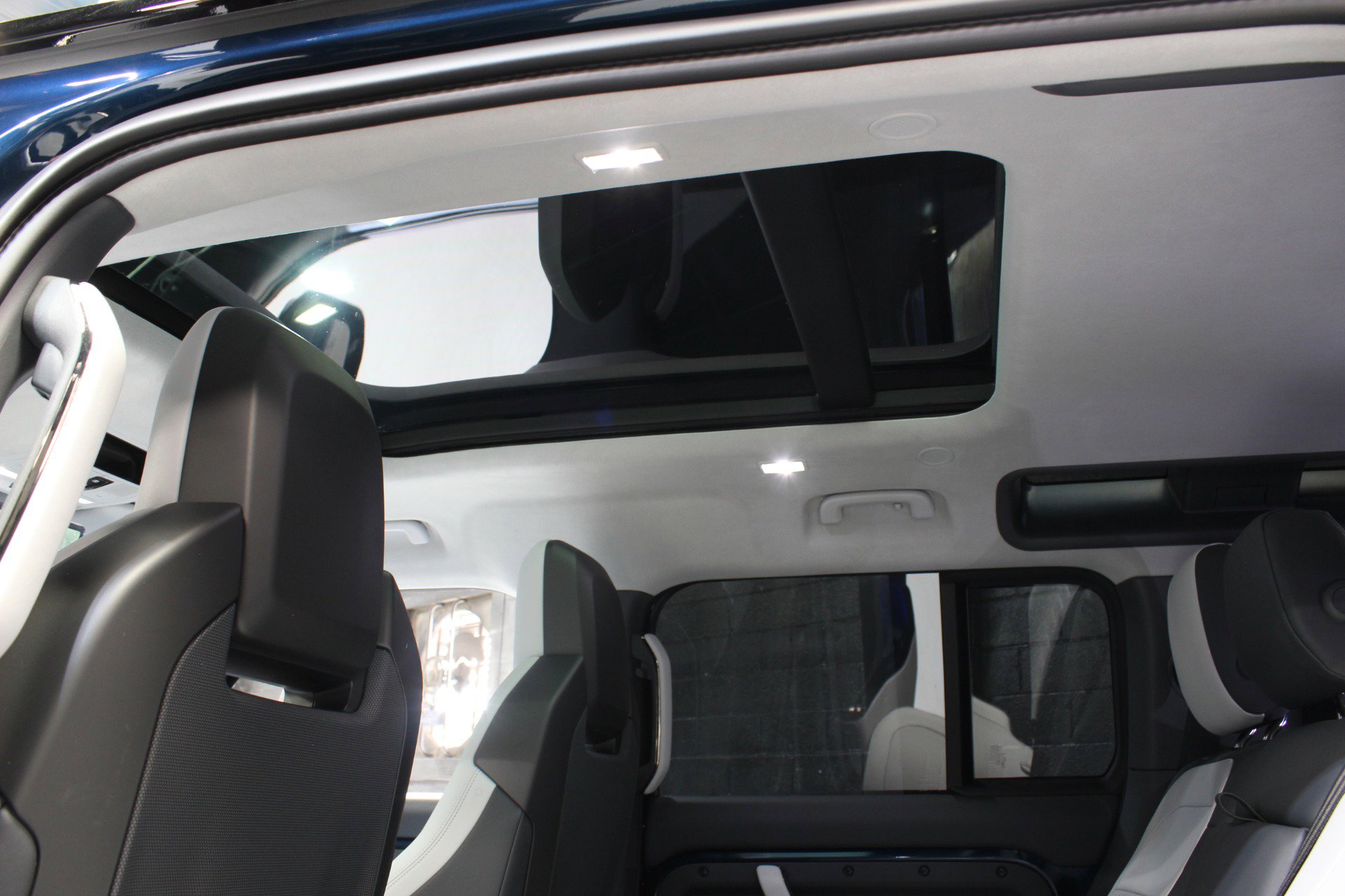 Used 2026 Land Rover Defender 110 image 32