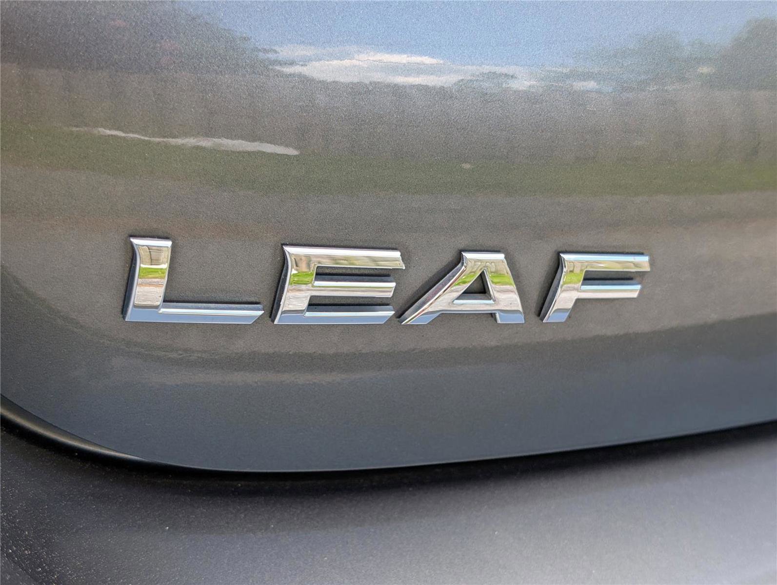 Used 2015 Nissan Leaf SL w/ Premium Package FWD image 9
