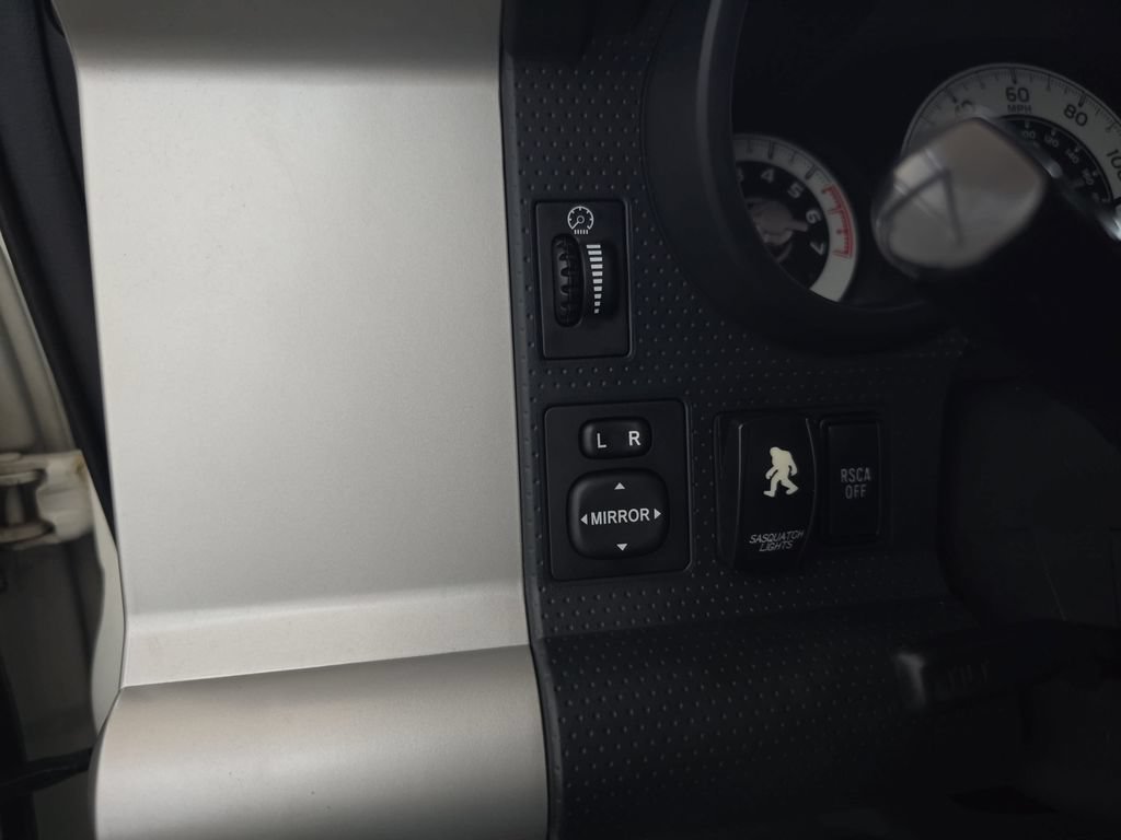 Used 2012 Toyota FJ Cruiser 4WD w/ Convenience Pkg image 27