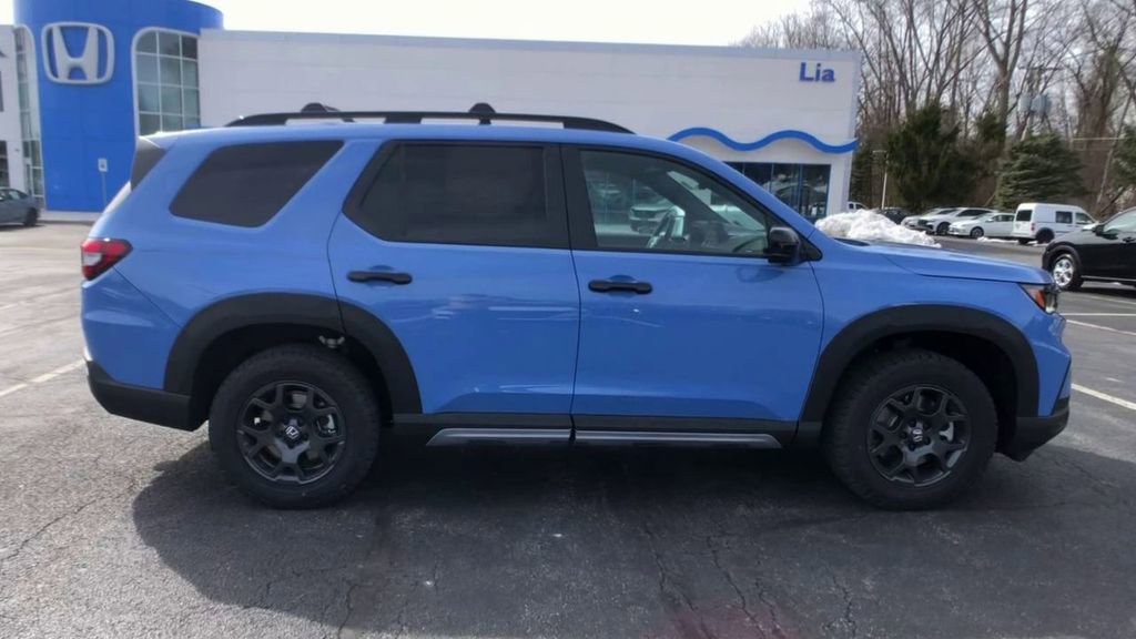 New 2025 Honda Pilot TrailSport image 10