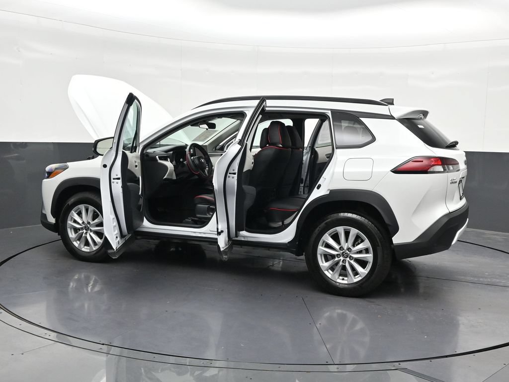 Used 2026 Toyota Corolla Cross LE FWD image 36