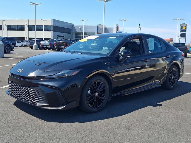 Certified 2025 Toyota Camry SE FWD image 3