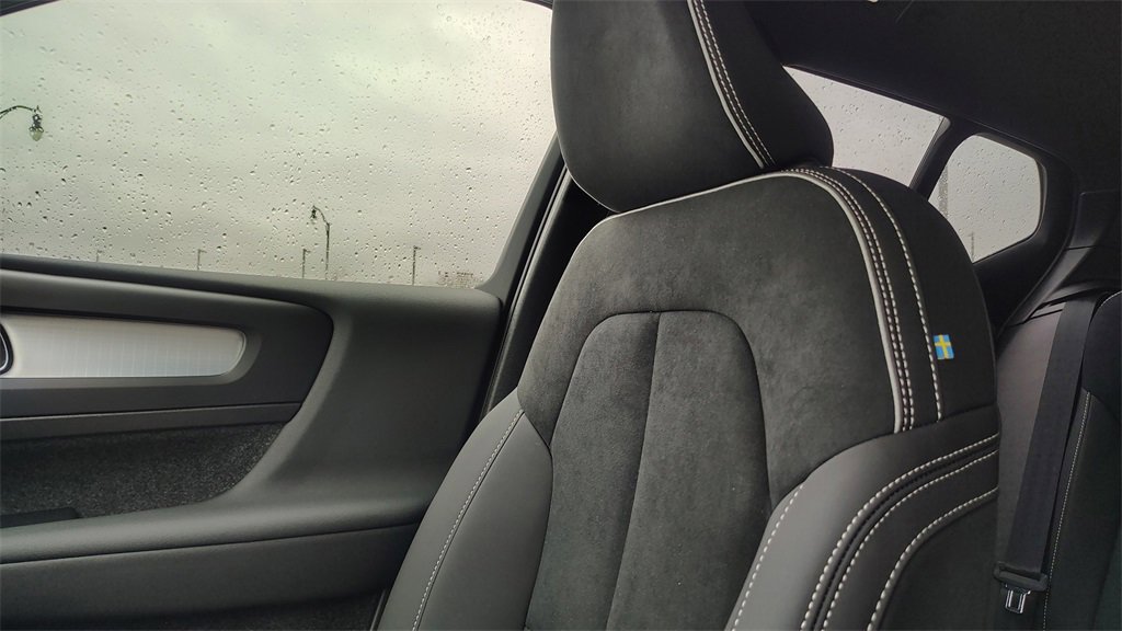 New 2026 Volvo XC40 B5 Ultra w/ Climate Package image 24