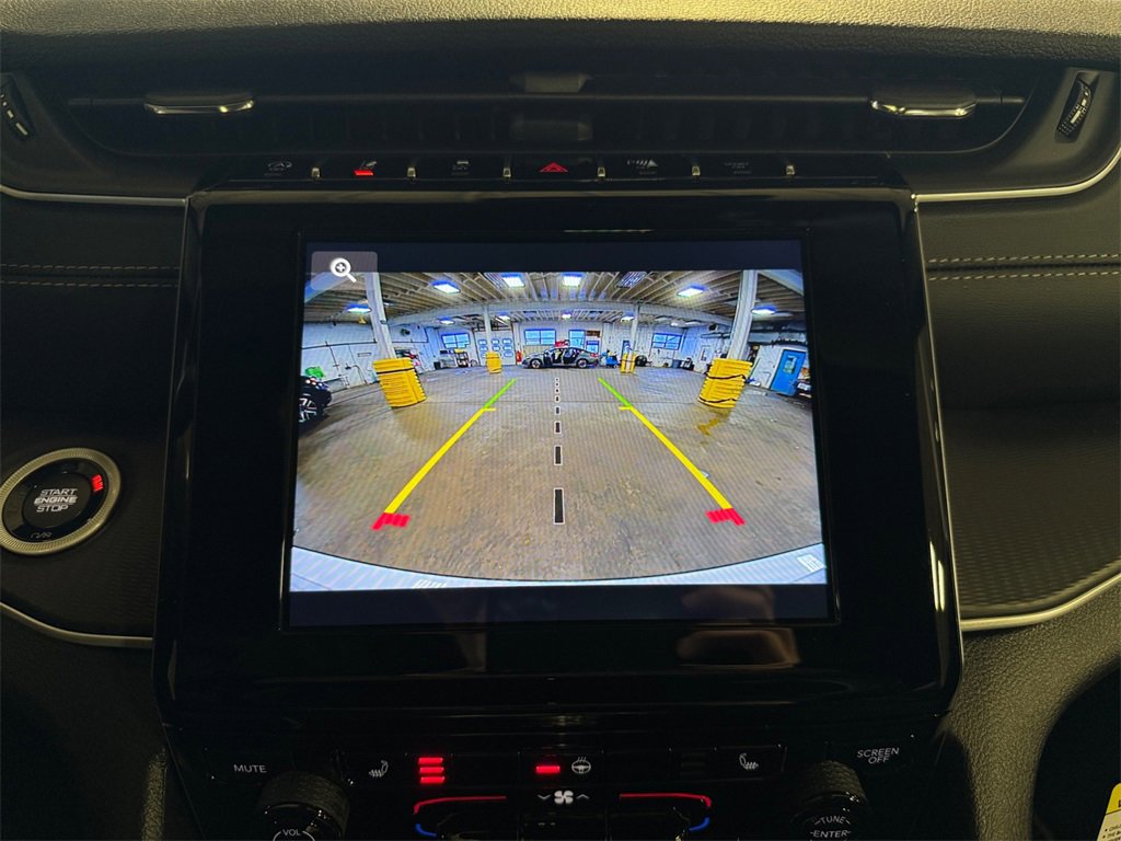 New 2025 Jeep Grand Cherokee Altitude image 18