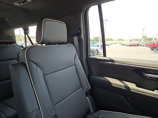 New 2025 Chevrolet Suburban Premier image 6