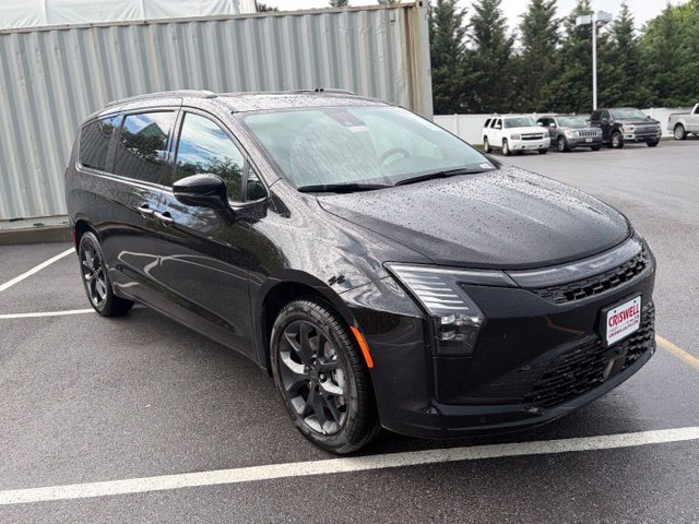 New 2027 Chrysler Pacifica Limited w/ Family Tech Group AWD/4WD image 2
