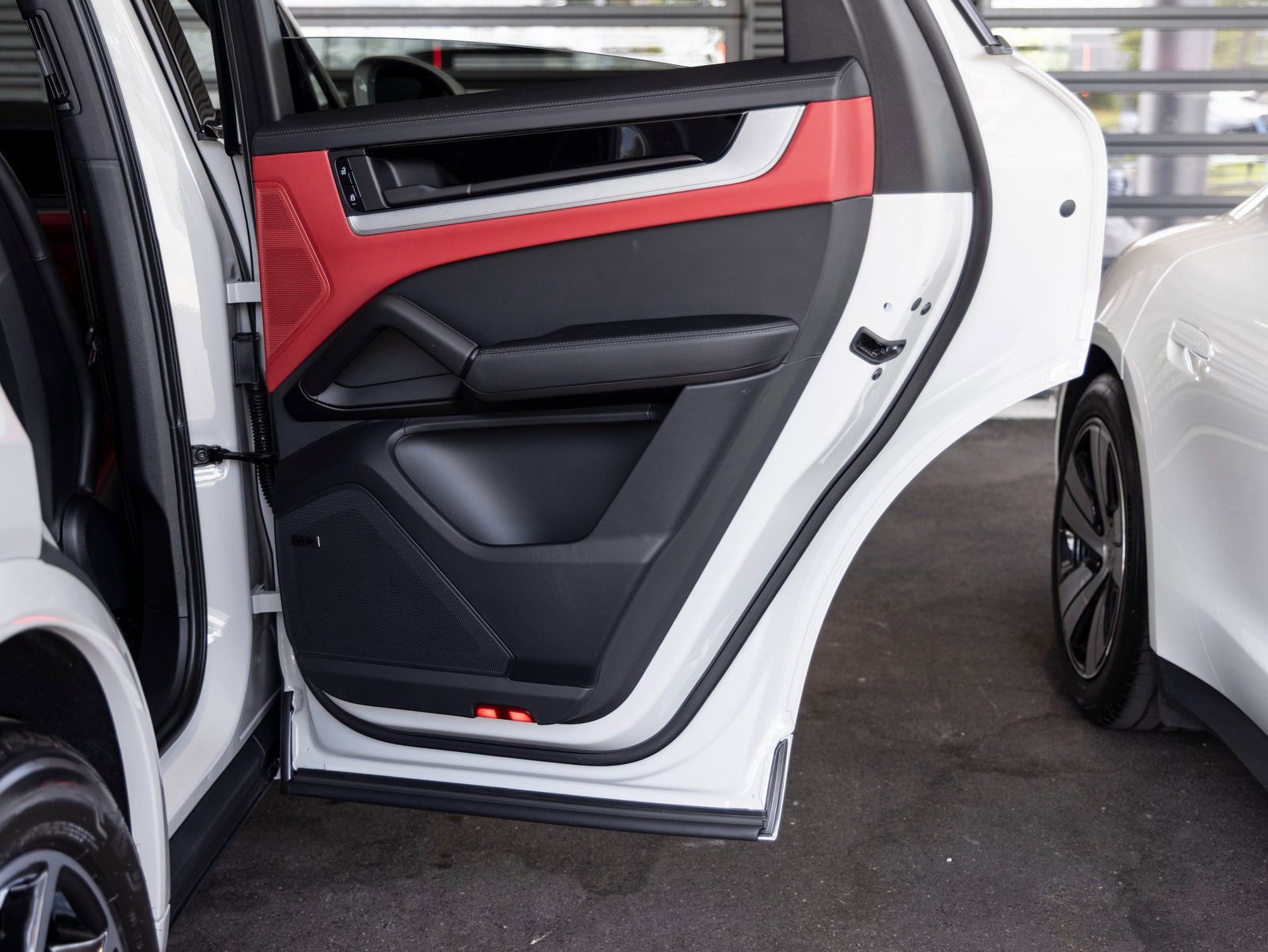 Certified 2025 Porsche Cayenne Coupe image 29