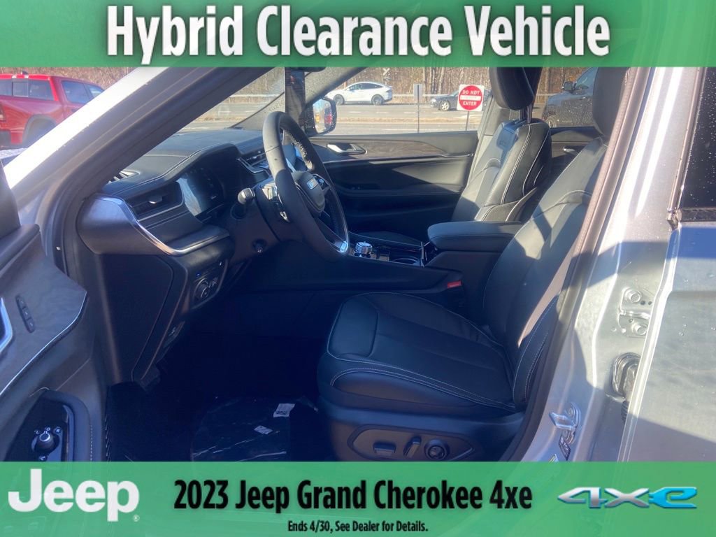 New 2023 Jeep Grand Cherokee Overland image 15