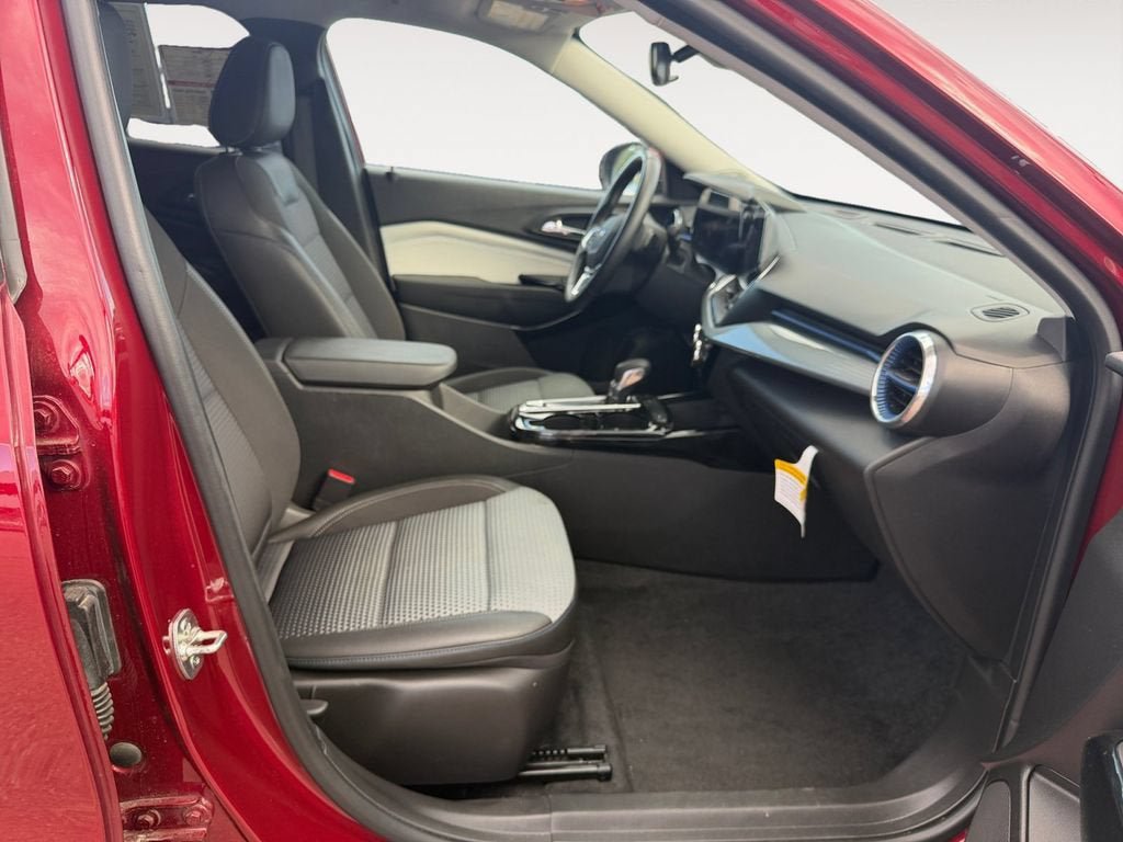Certified 2025 Chevrolet Trax LT w/ LT Convenience Package FWD image 15