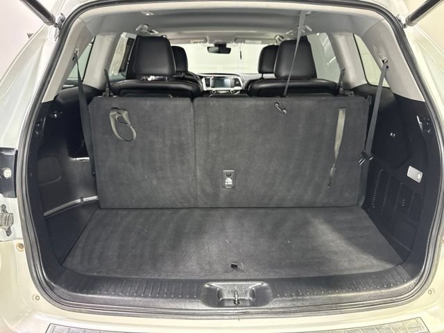 Used 2019 Toyota Highlander SE AWD/4WD image 10