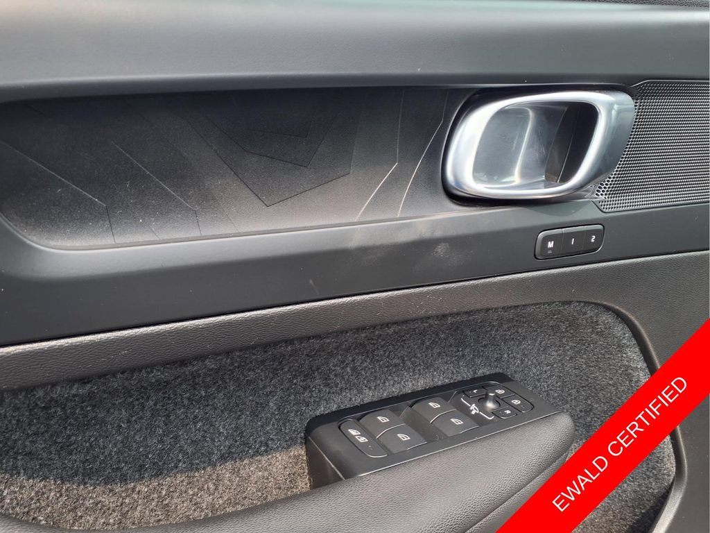 Used 2023 Volvo XC40 Recharge Plus AWD/4WD image 10