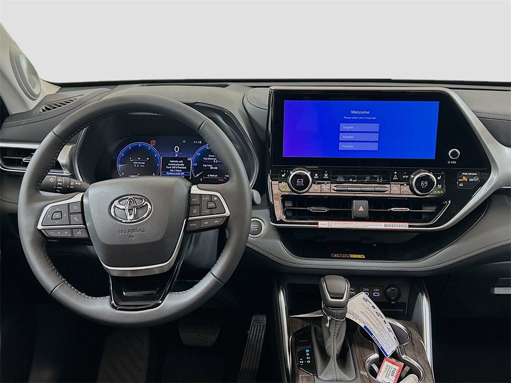 New 2025 Toyota Highlander Platinum image 20