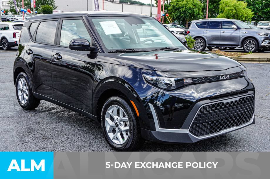 Used 2025 Kia Soul LX w/ LX Technology Package FWD image 3
