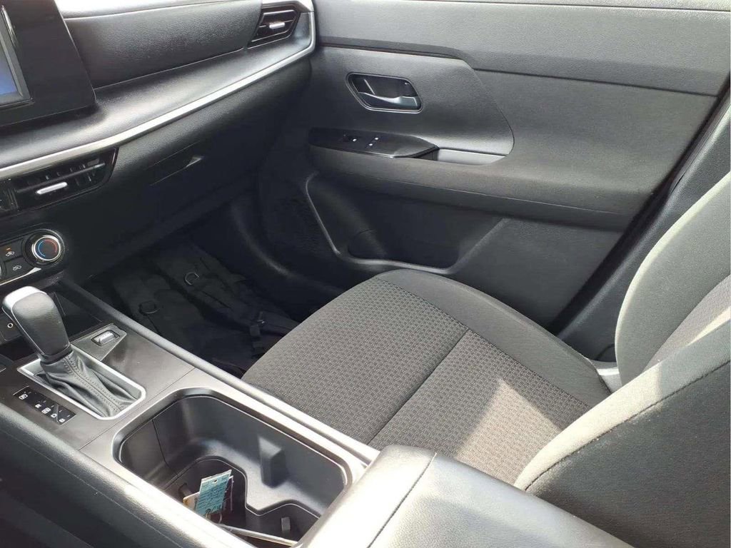 Used 2025 Nissan Kicks S image 12