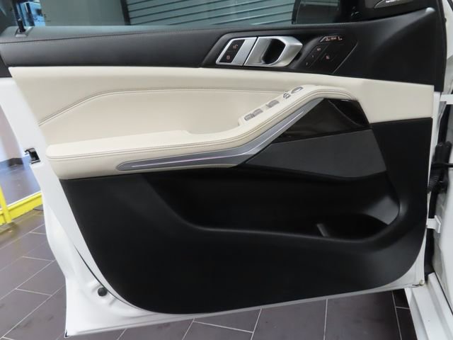 Used 2025 BMW X7 xDrive40i w/ M Sport Package image 10