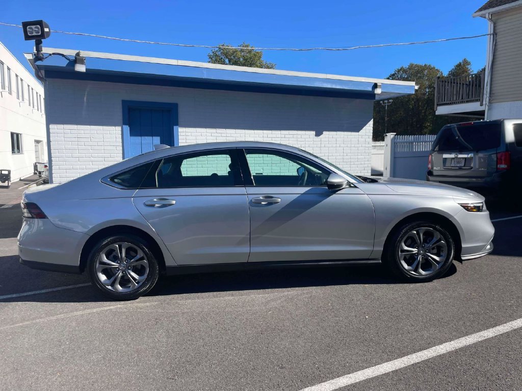 Used 2024 Honda Accord EX image 4