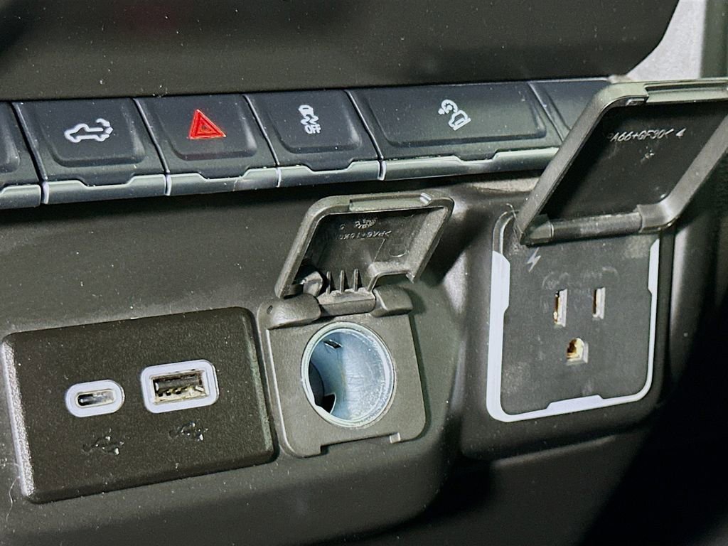 Used 2025 Chevrolet Silverado 2500 Custom w/ Custom Value Package image 30