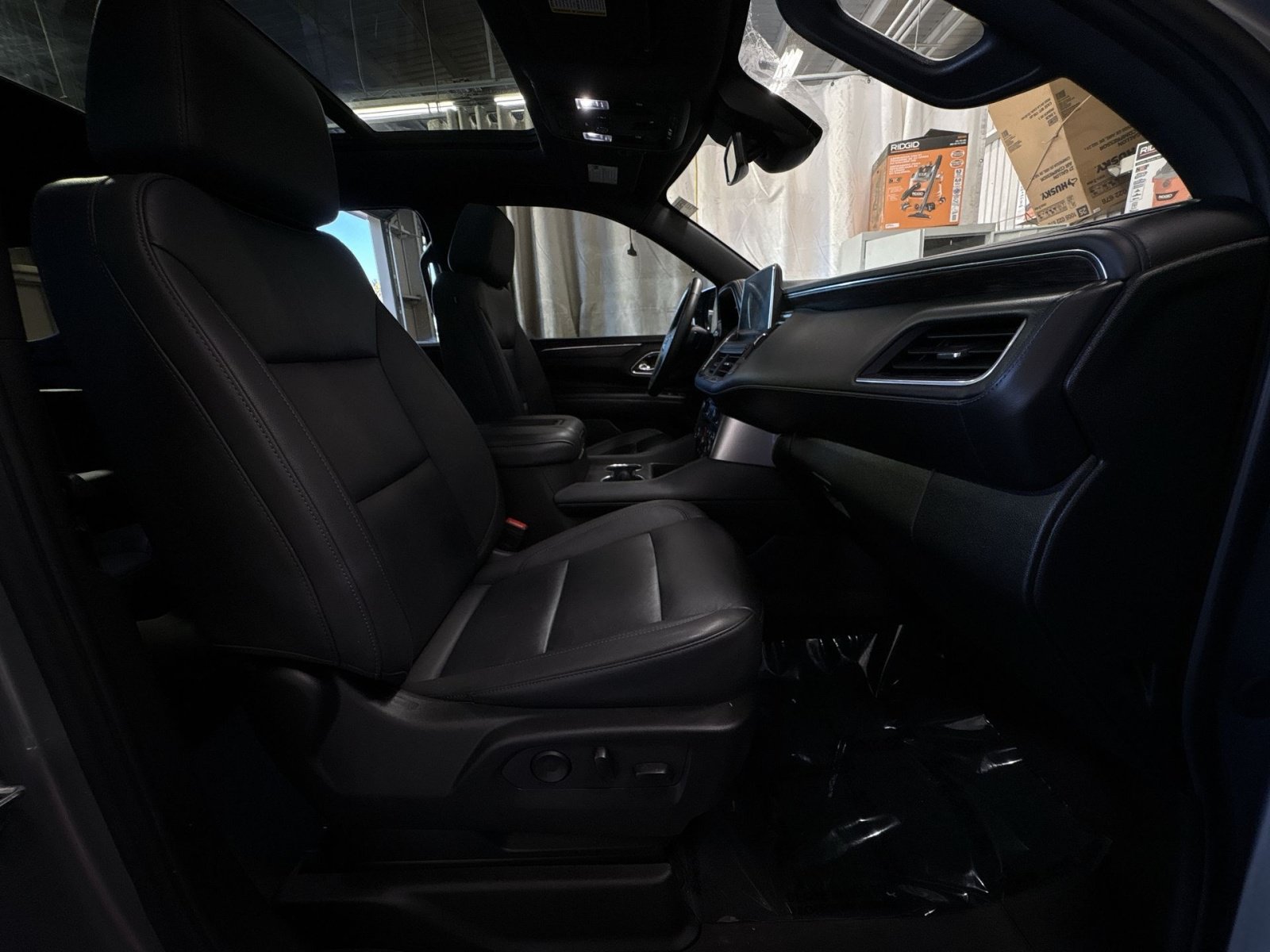 Used 2024 Chevrolet Tahoe Z71 w/ Luxury Package AWD/4WD image 28
