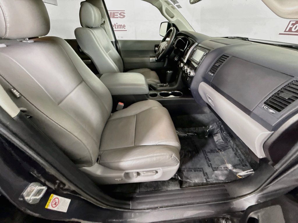Used 2018 Toyota Sequoia Limited w/ Safety & Convenience Package AWD/4WD image 34