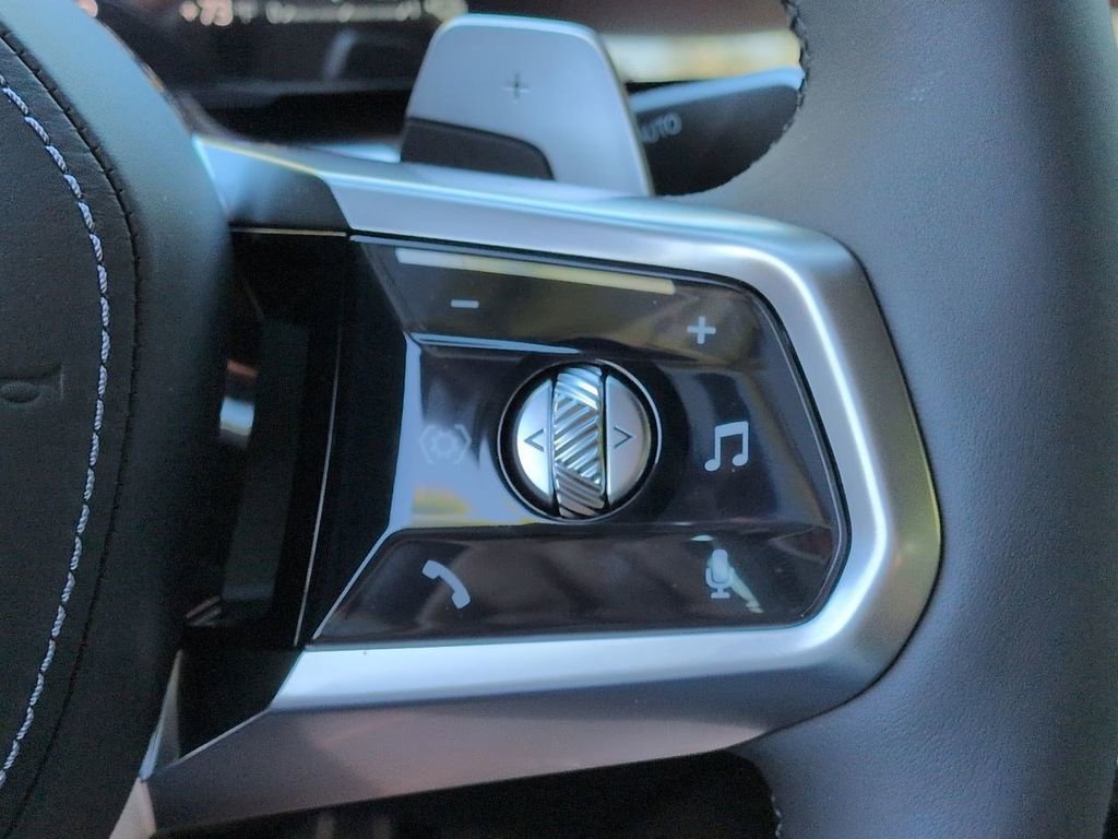 New 2026 BMW 750e xDrive w/ Executive Package image 25
