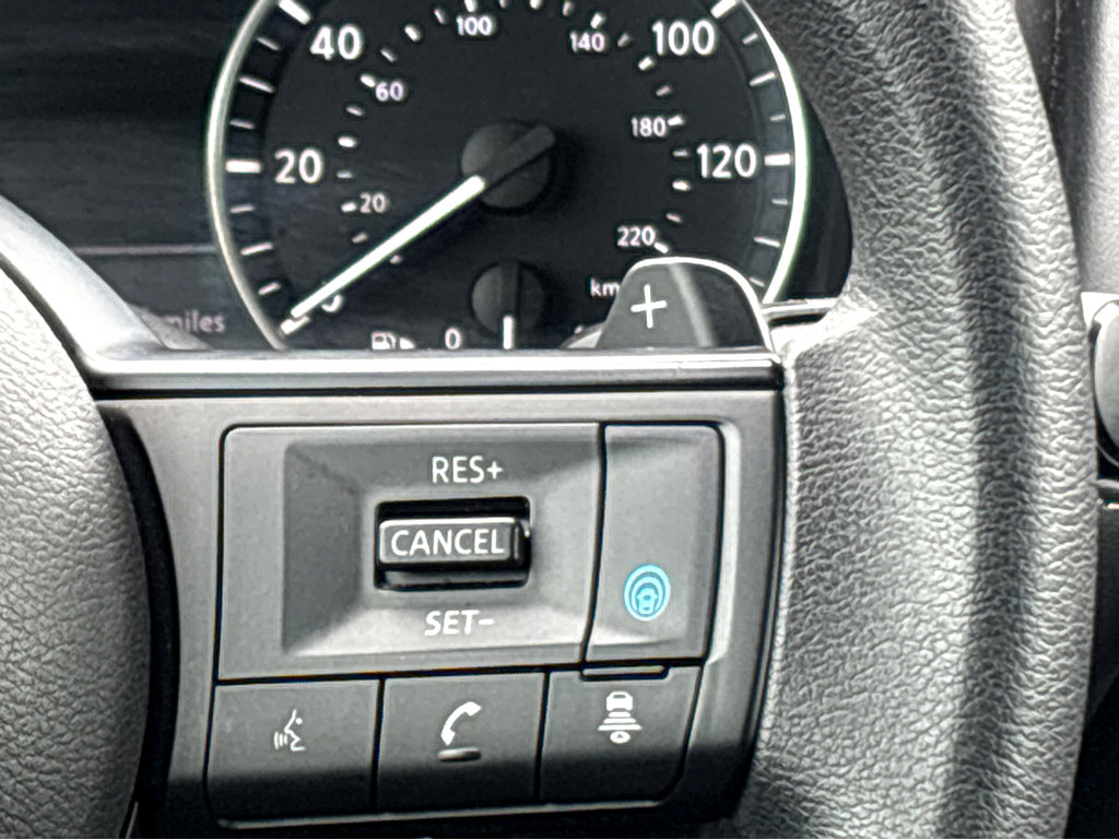 Used 2024 Nissan Rogue SV FWD image 9