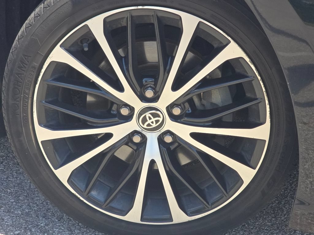 Used 2020 Toyota Camry SE FWD image 5
