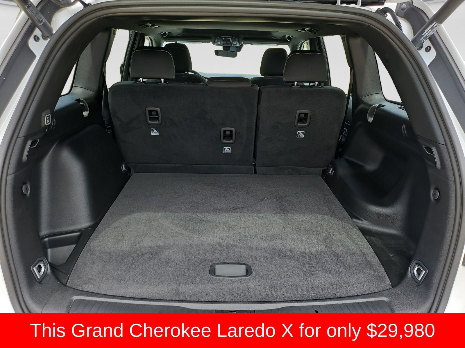 Used 2025 Jeep Grand Cherokee Laredo X w/ Luxury Tech Group I RWD image 19