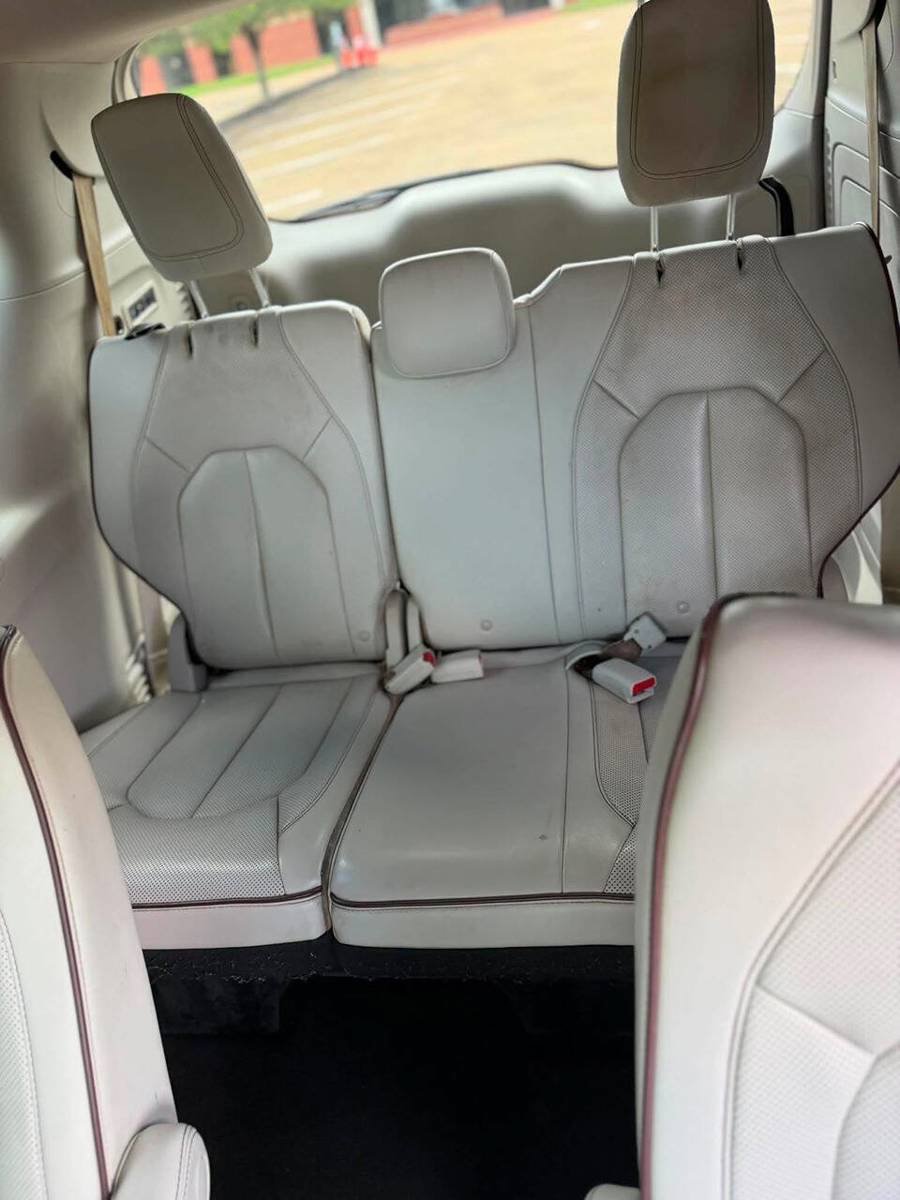 Used 2017 Chrysler Pacifica Limited FWD image 13