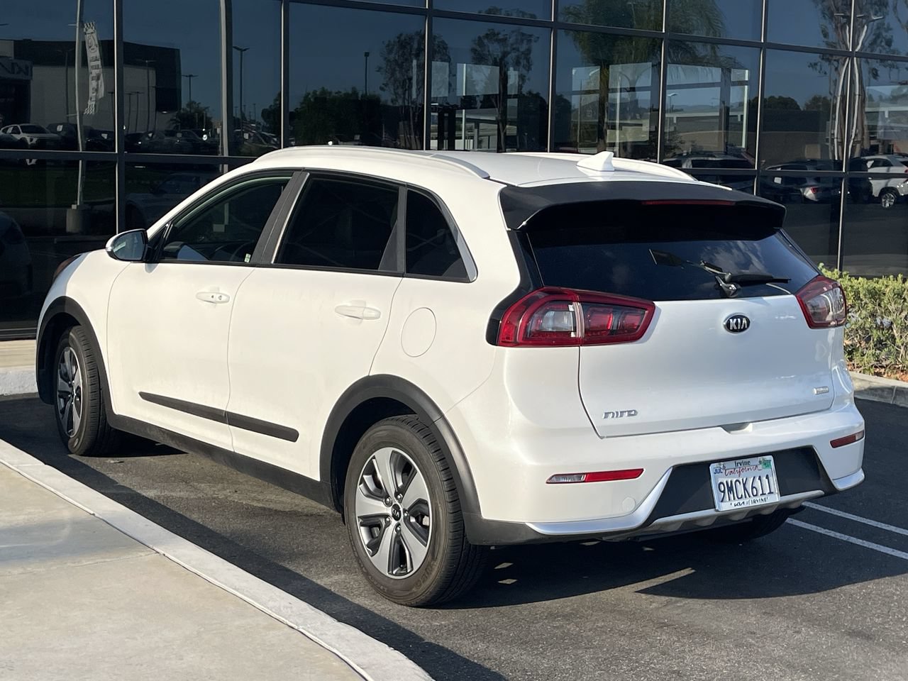 Used 2019 Kia Niro EX FWD image 3