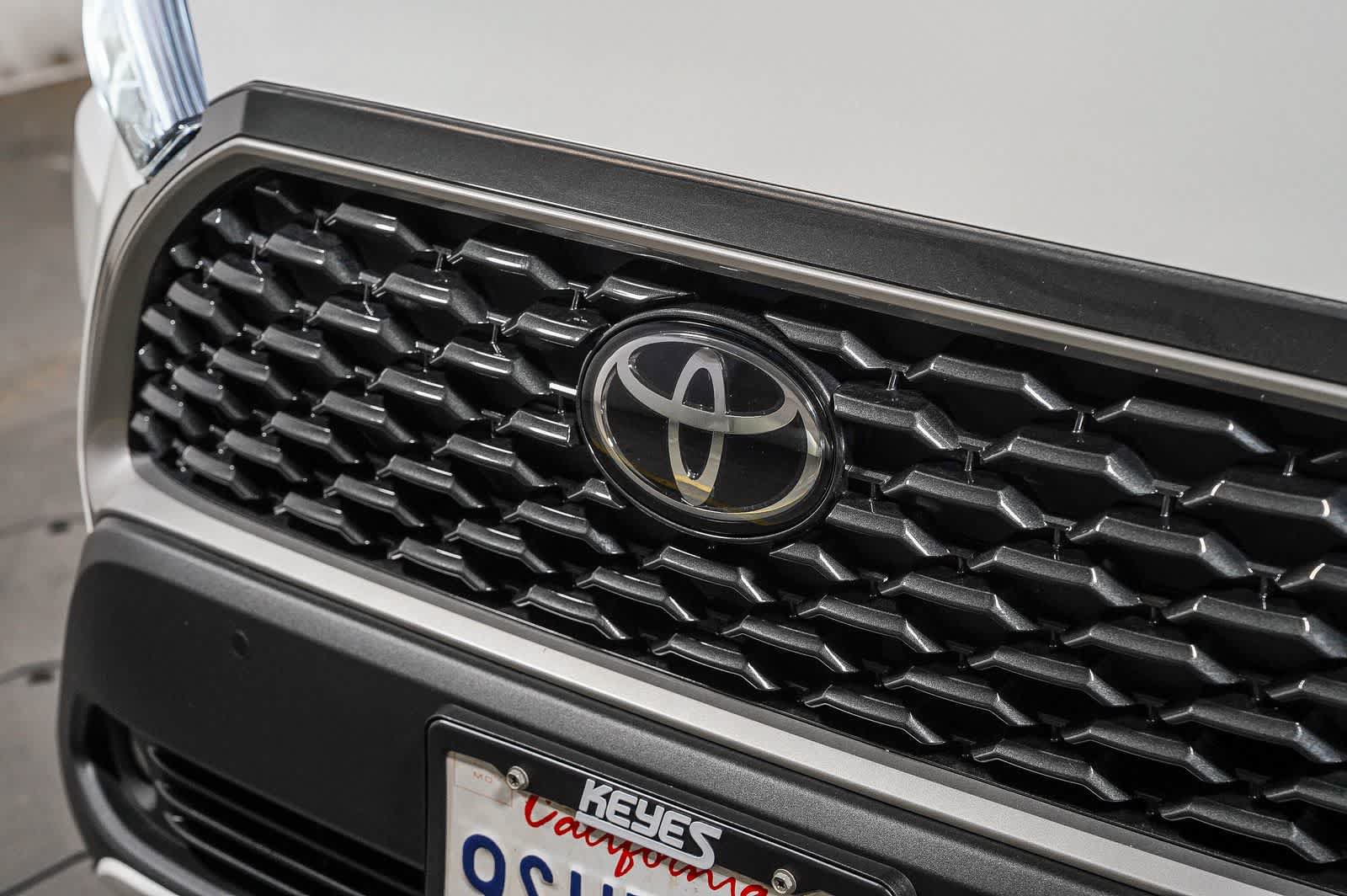 Used 2025 Toyota Corolla Cross XLE w/ Convenience Package FWD image 8