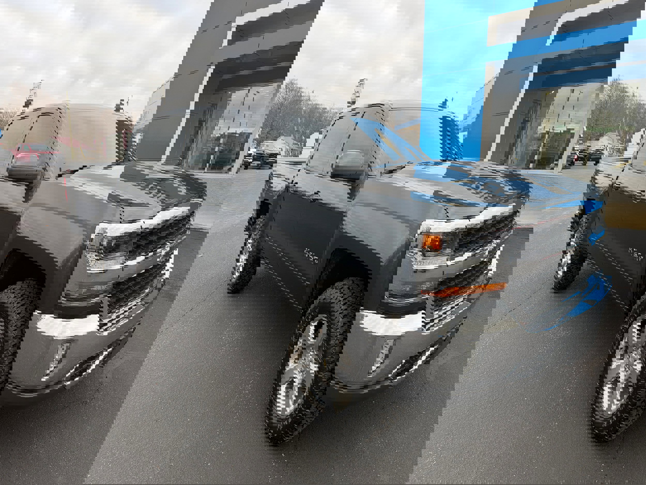 Used 2018 Chevrolet Silverado 1500 LT w/ All Star Edition image 2