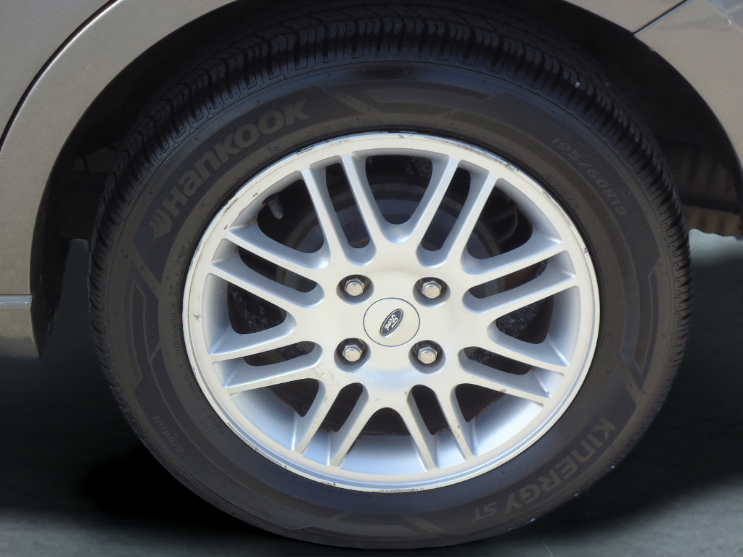 Used 2010 Ford Focus SE FWD image 9