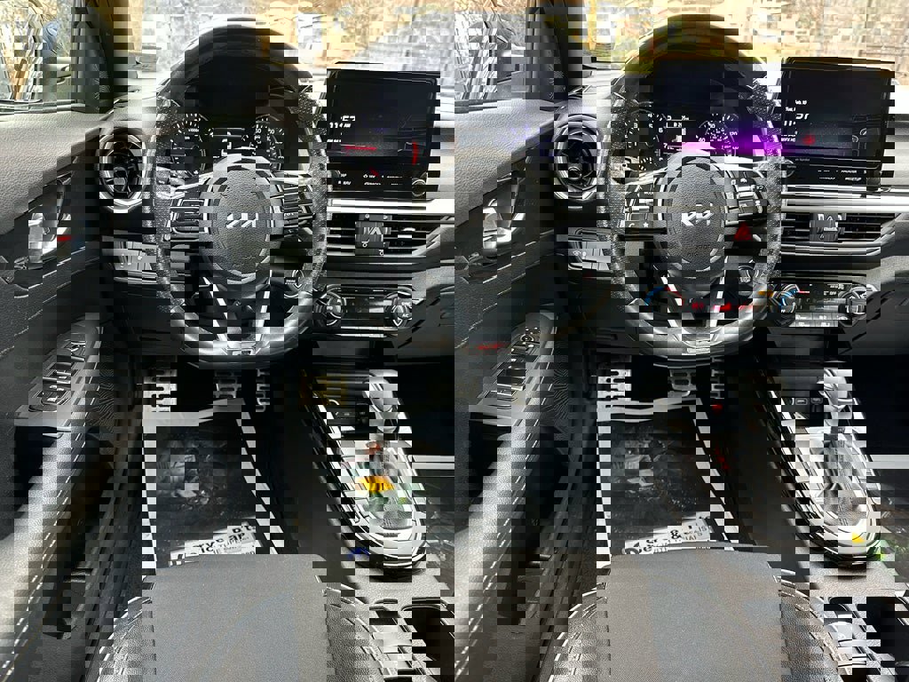 Used 2024 Kia Forte GT-Line w/ GT-Line Premium Package image 13