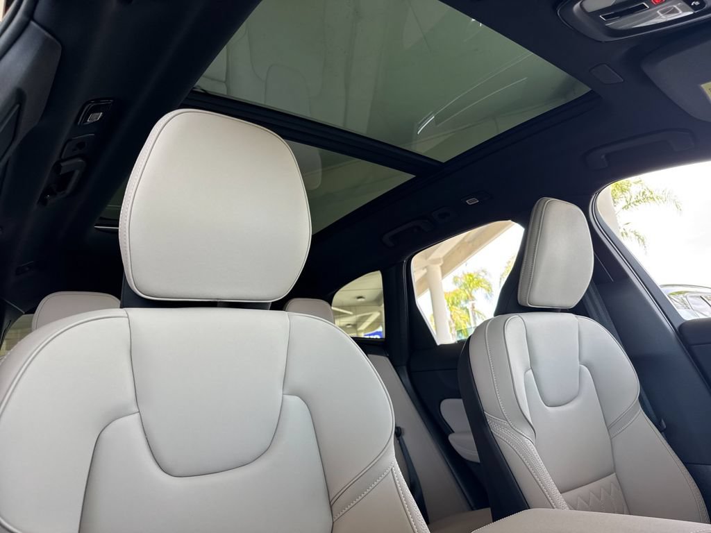 New 2026 Volvo XC60 B5 Core w/ Climate Package PRO AWD/4WD image 16