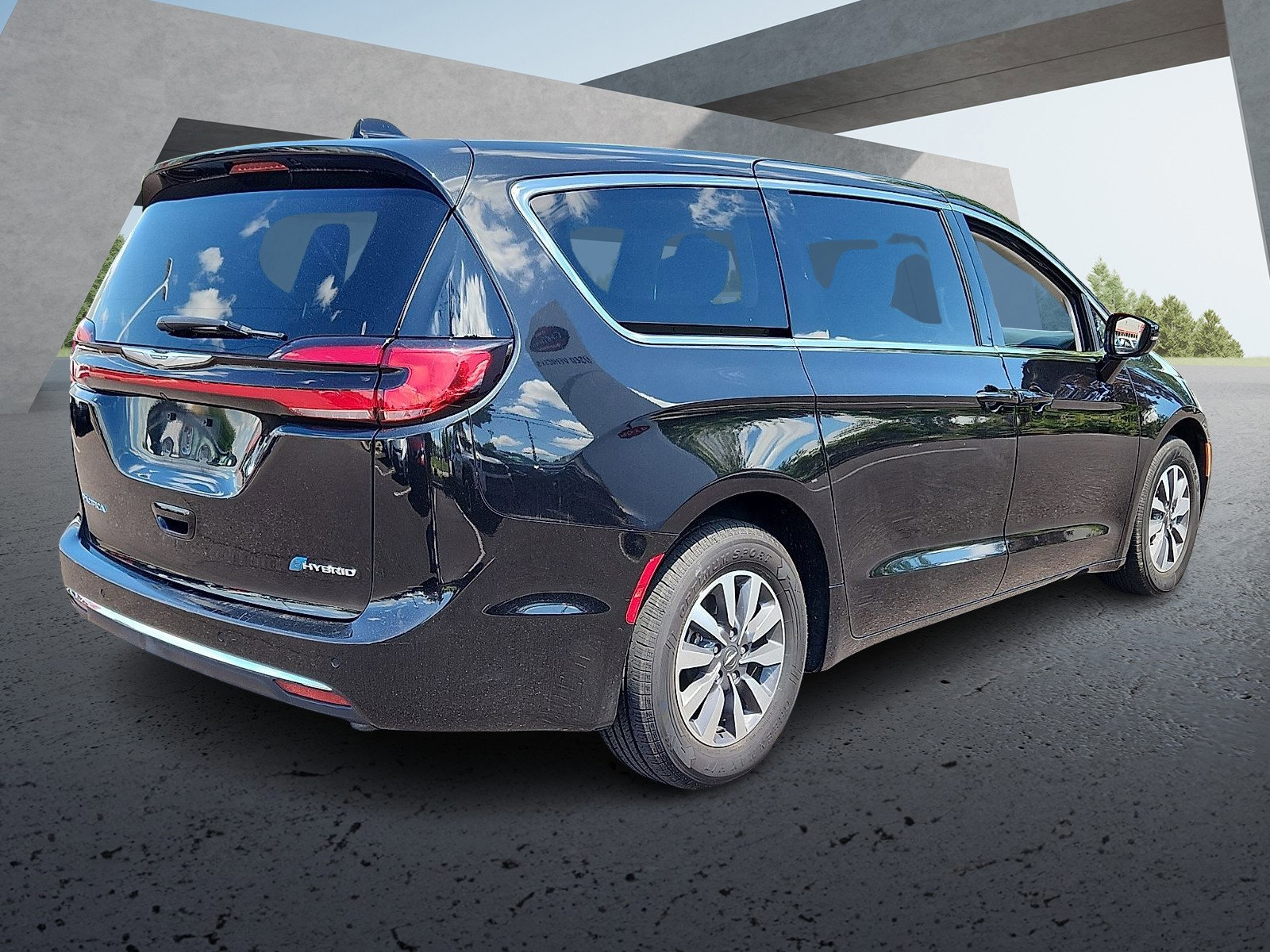 Used 2024 Chrysler Pacifica Limited FWD image 6