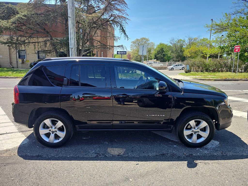 Used 2015 Jeep Compass Latitude image 3