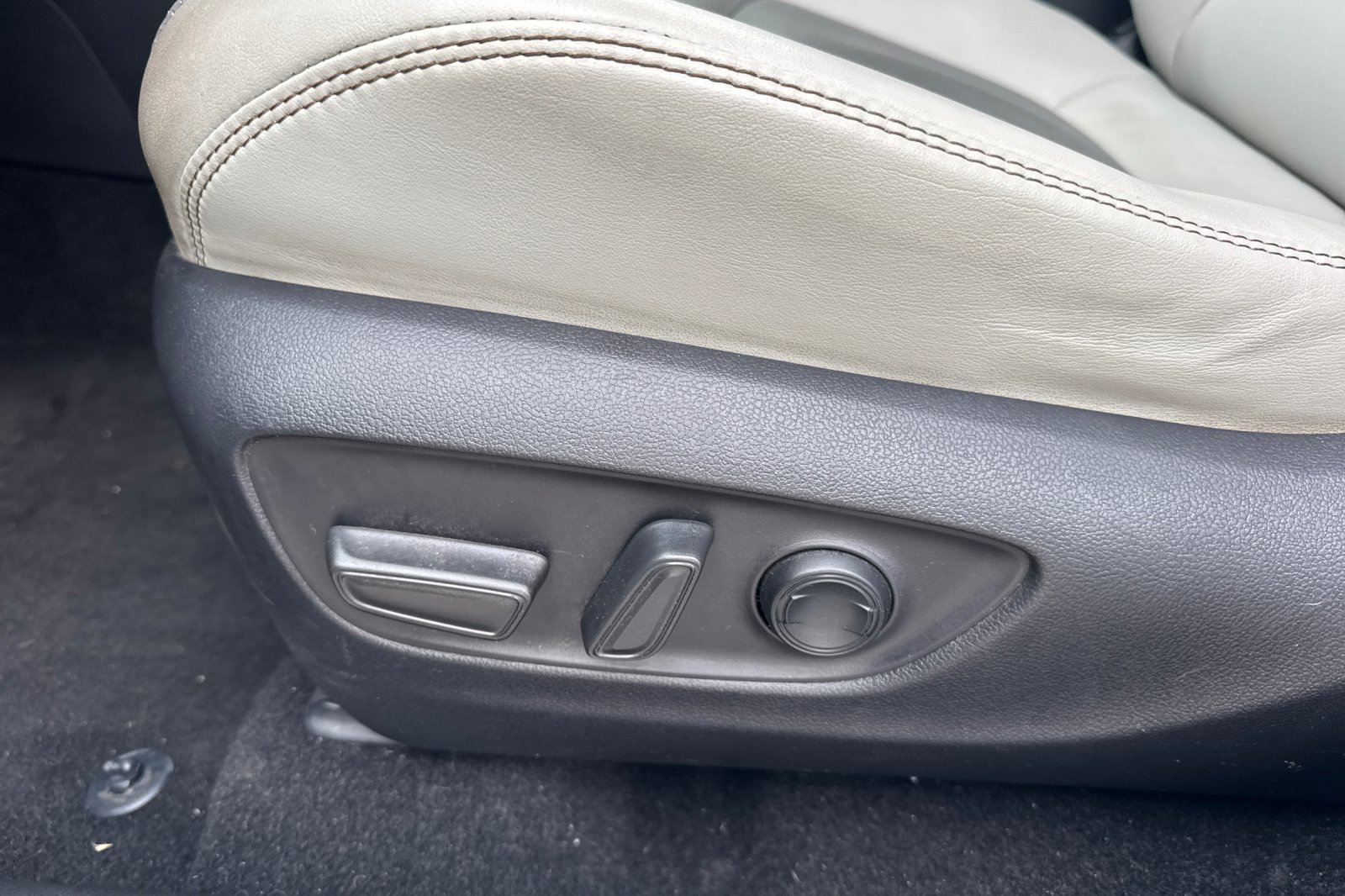 Used 2020 Toyota RAV4 Limited image 13