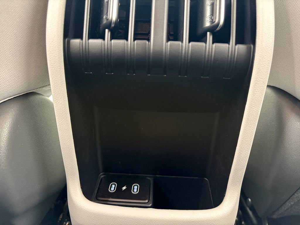 Used 2025 Hyundai Kona SEL FWD image 8