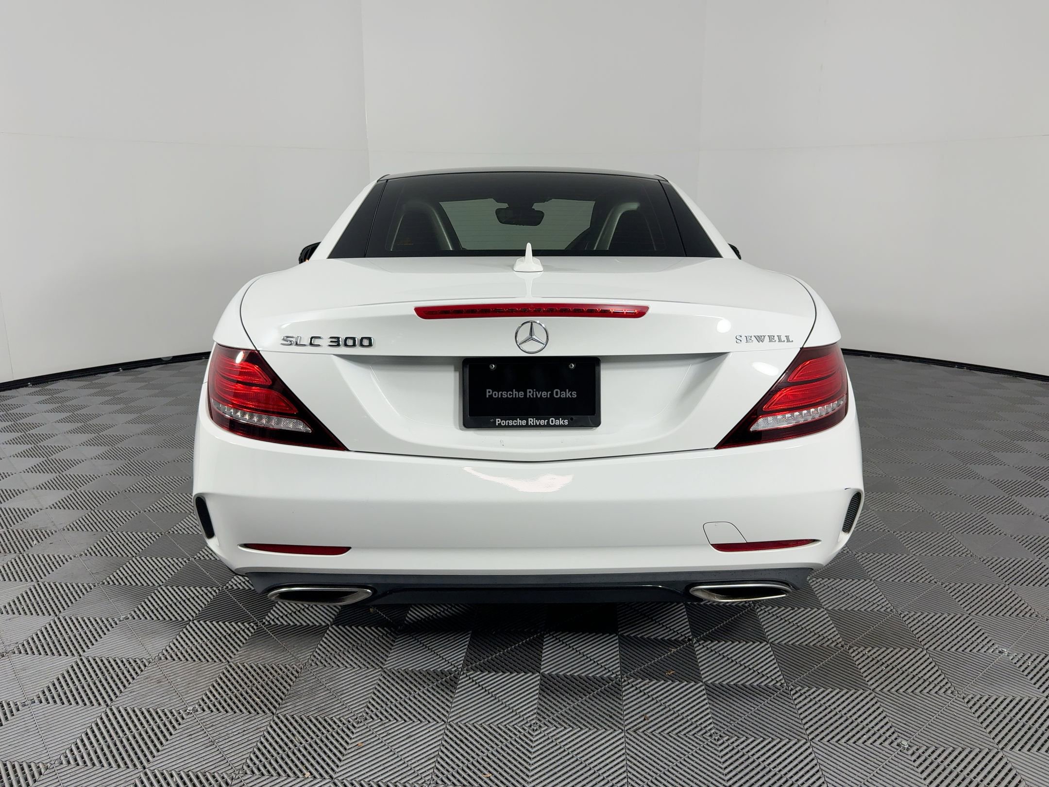 Used 2020 Mercedes-Benz SLC 300 image 32
